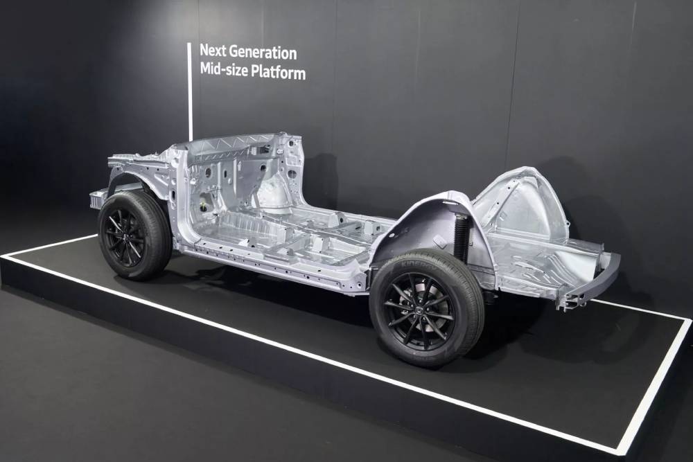 Νέα καινοτόμα πλατφόρμα για τα μελλοντικά Honda Civic & HR-V 11 Honda-Automotive-Technology-Workshop-2025-2-2048x1