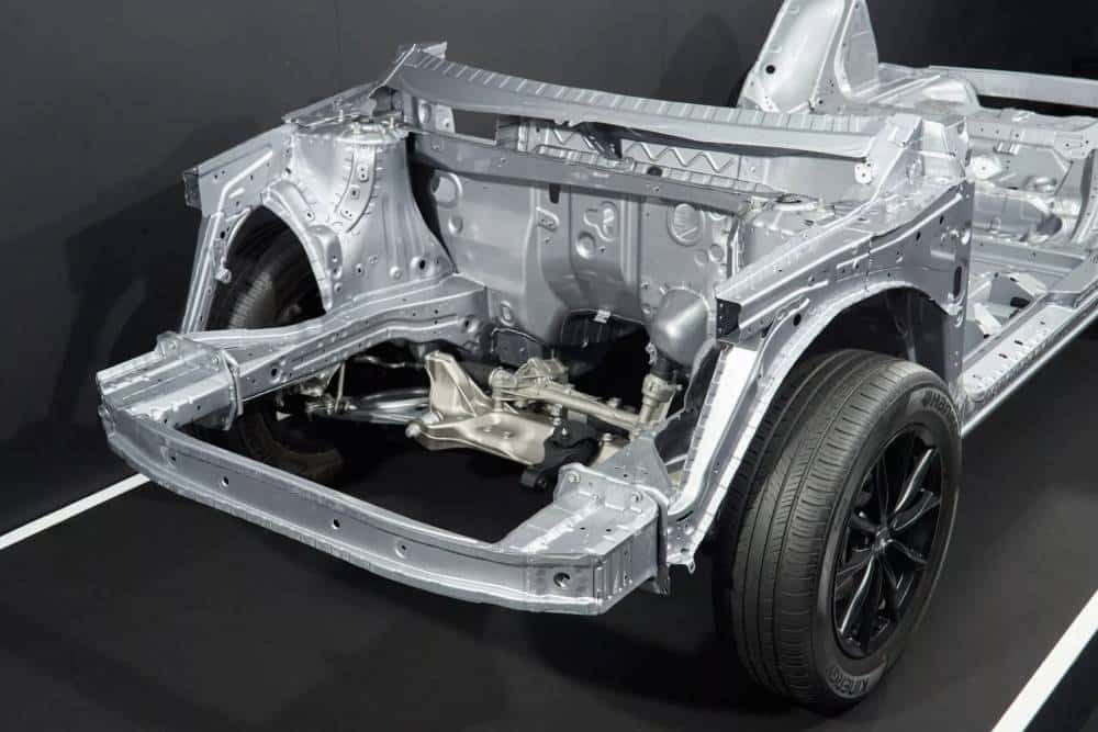 Νέα καινοτόμα πλατφόρμα για τα μελλοντικά Honda Civic & HR-V 13 Honda-Automotive-Technology-Workshop-2025-3-2048x1