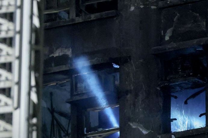 Χονγκ Κονγκ: Πληθαίνουν οι νεκροί από τη φωτιά στους ουρανοξύστες – Πώς τα ικριώματα από μπαμπού συνέβαλαν στην εξάπλωση της λαίλαπας