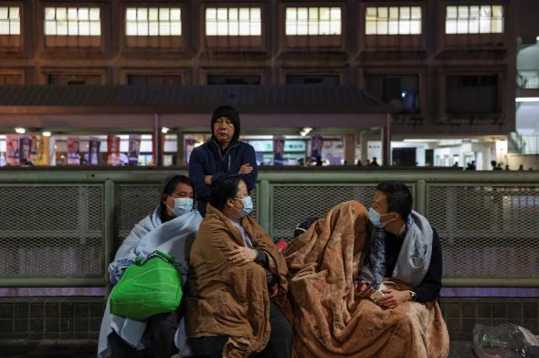 Χονγκ Κονγκ: Πληθαίνουν οι νεκροί από τη φωτιά στους ουρανοξύστες – Πώς τα ικριώματα από μπαμπού συνέβαλαν στην εξάπλωση της λαίλαπας