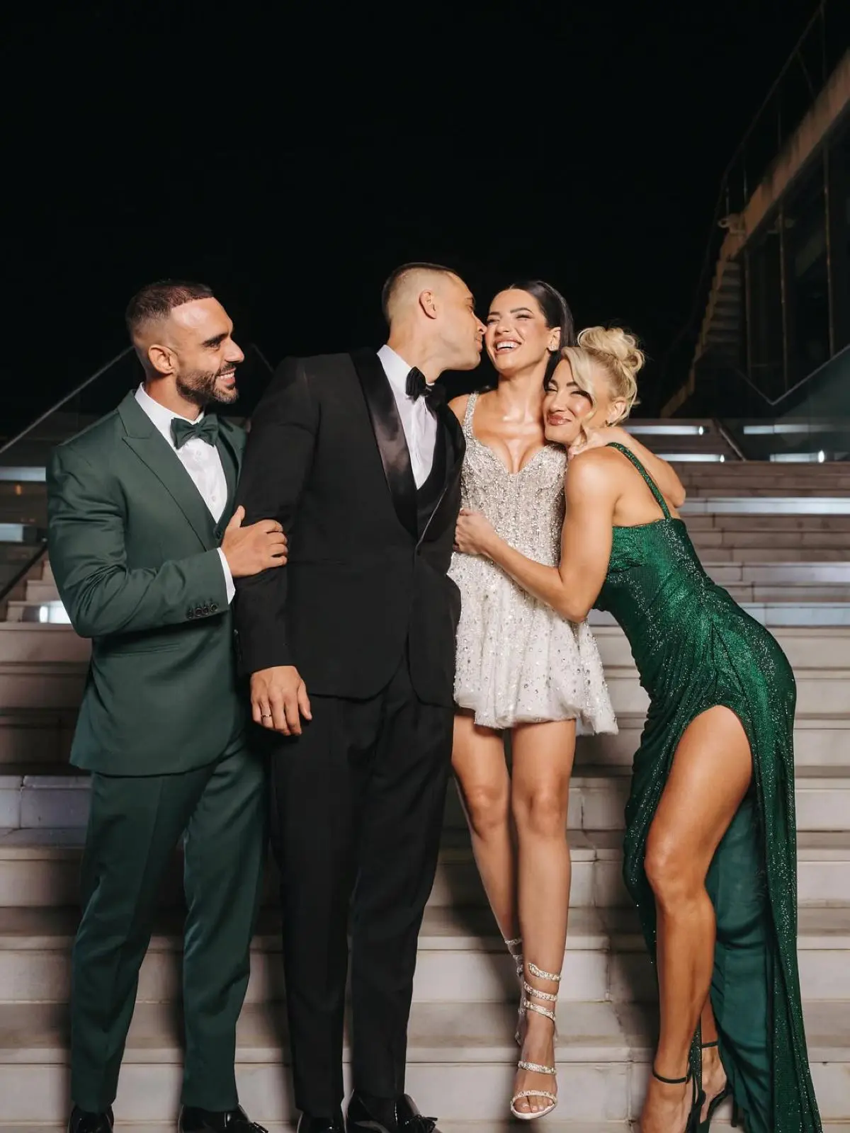 Ιωάννα Τούνη: «Έχετε δει πιο όμορφο ζευγάρι, με πιο εντυπωσιακούς κουμπάρους;» – Φρέσκες φωτογραφίες από τον γάμο της φίλης της 9 Ιωάννα Τούνη γάμος φίλης