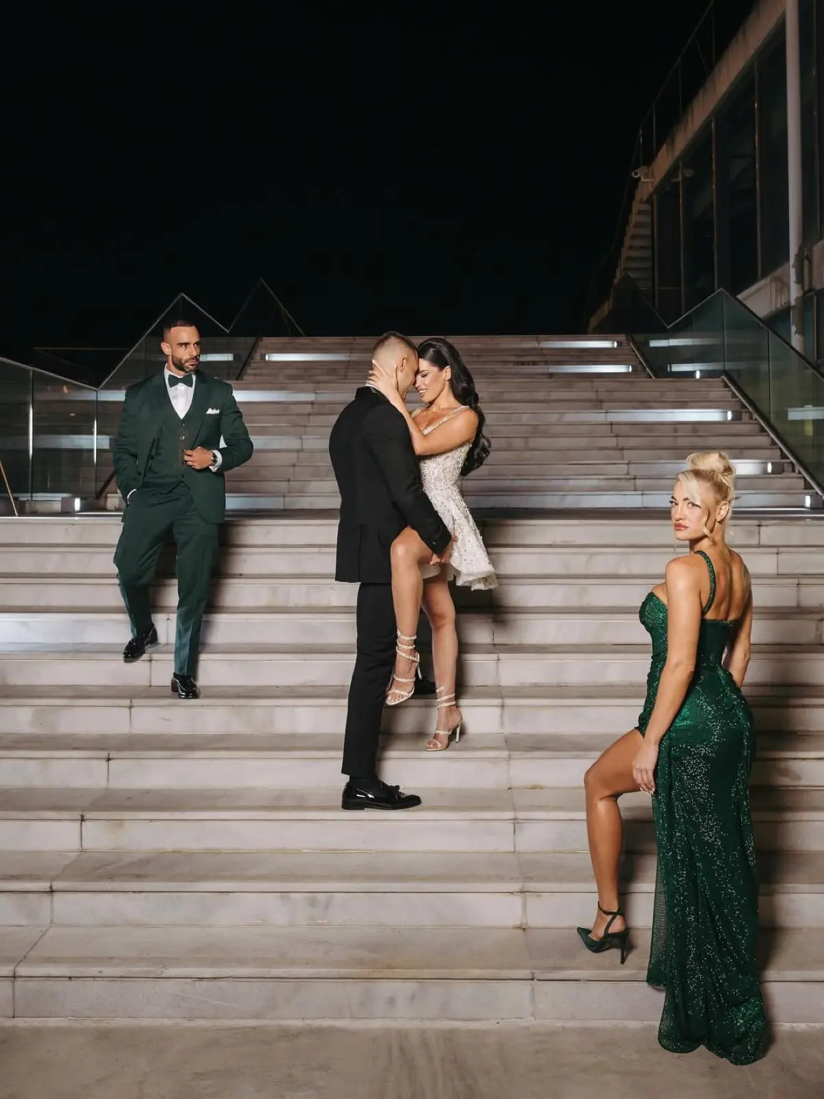 Ιωάννα Τούνη: «Έχετε δει πιο όμορφο ζευγάρι, με πιο εντυπωσιακούς κουμπάρους;» – Φρέσκες φωτογραφίες από τον γάμο της φίλης της 8 Ιωάννα Τούνη γάμος φίλης