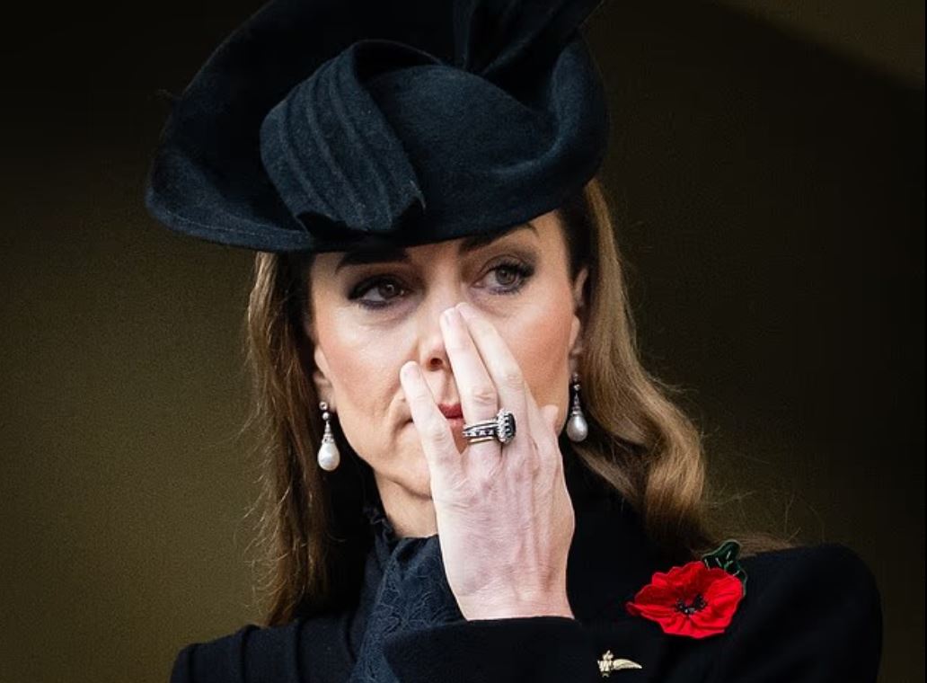 Κέιτ Μίντλετον: Η πρώτη της δημόσια εμφάνιση μετά από δύο χρόνια – Στοργή, αγάπη και εκθαμβωτικά οικογενειακά κοσμήματα