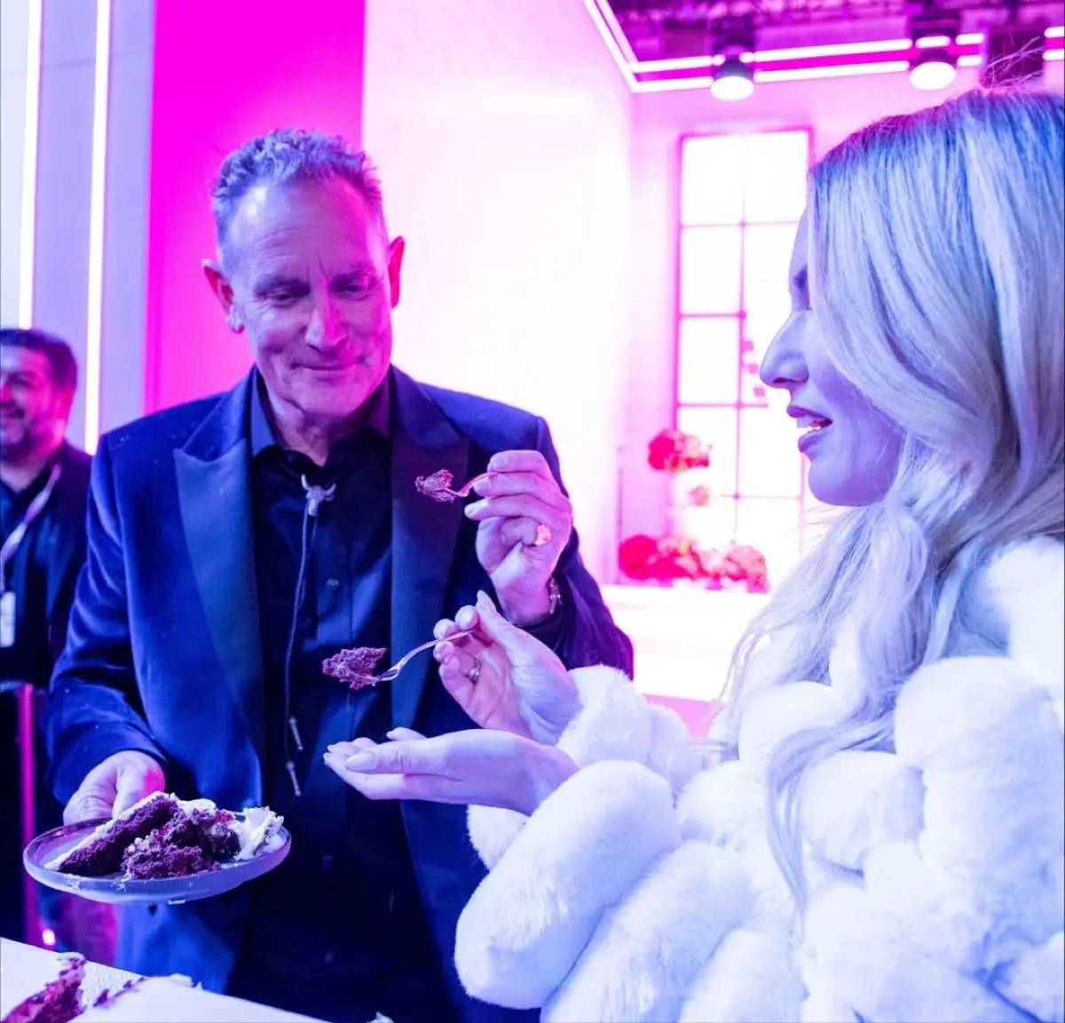 Μαρία Θωμά, Ίαν Χολμς