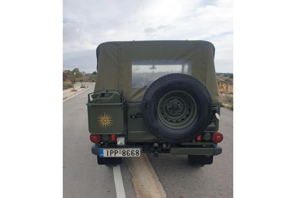 Ανανεωμένη Mercedes 240 GD έτοιμη για περιπολία 12 Mercedes-240-GD-3