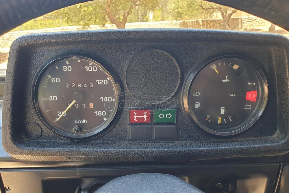Ανανεωμένη Mercedes 240 GD έτοιμη για περιπολία 13 Mercedes-240-GD-4