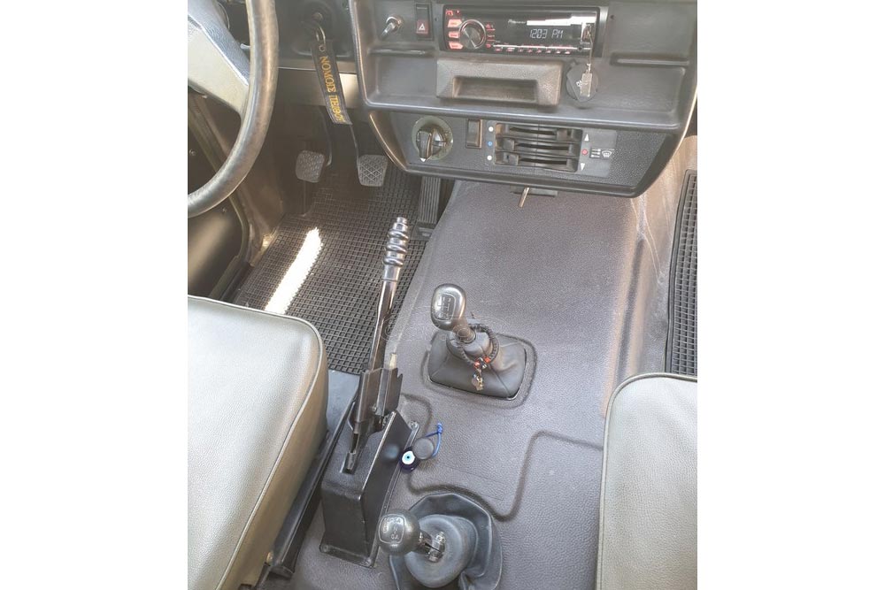 Ανανεωμένη Mercedes 240 GD έτοιμη για περιπολία 14 Mercedes-240-GD-5