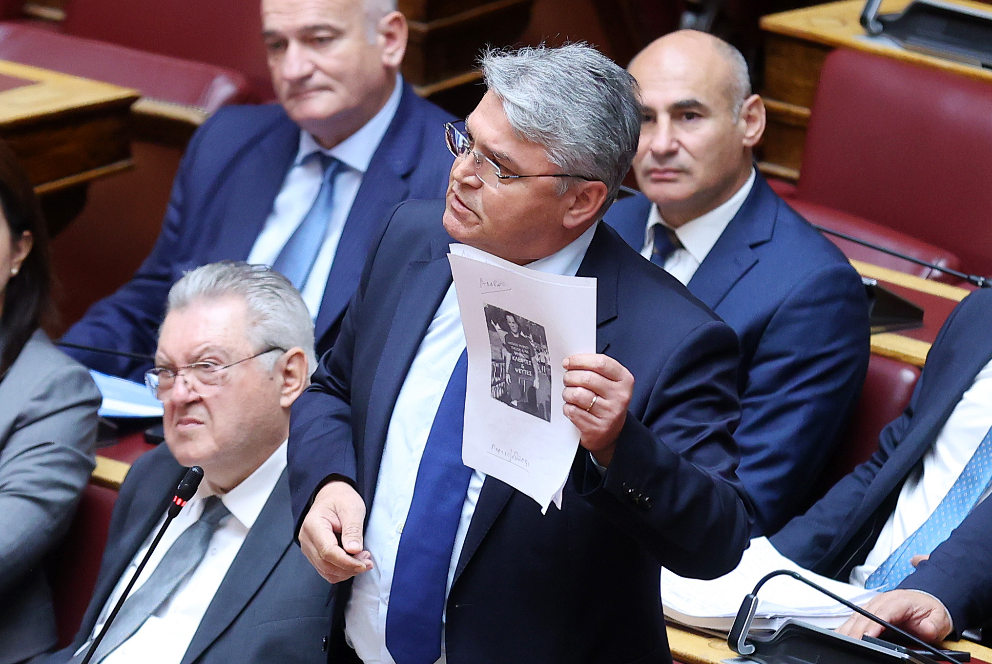 Γεωργιάδης προς Νατσιό στη Βουλή: «Παρουσιάζετε παραπλανητικές εικόνες από το διαδίκτυο, είστε δημαγωγοί» 2 Γεωργιάδης προς Νατσιό στη Βουλή: «Παρουσιάζετε παραπλανητικές εικόνες από το διαδίκτυο, είστε δημαγωγοί»