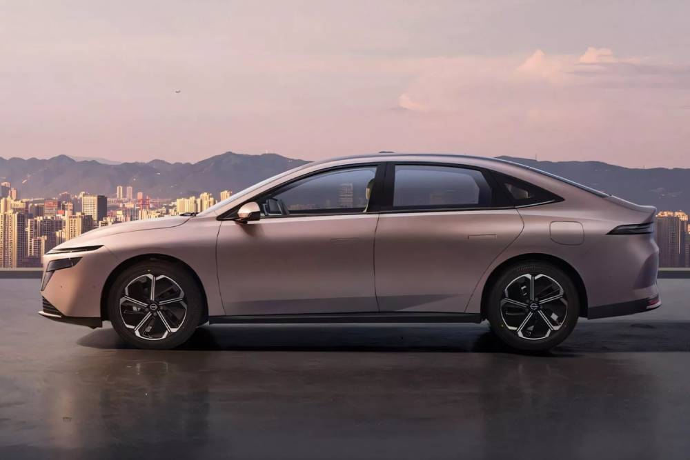 Το καινοτόμο plug-in υβριδικό Nissan N6 διαθέσιμο με λιγότερο από 13.000 ευρώ 18 Nissan-N6-00003-2048x1230