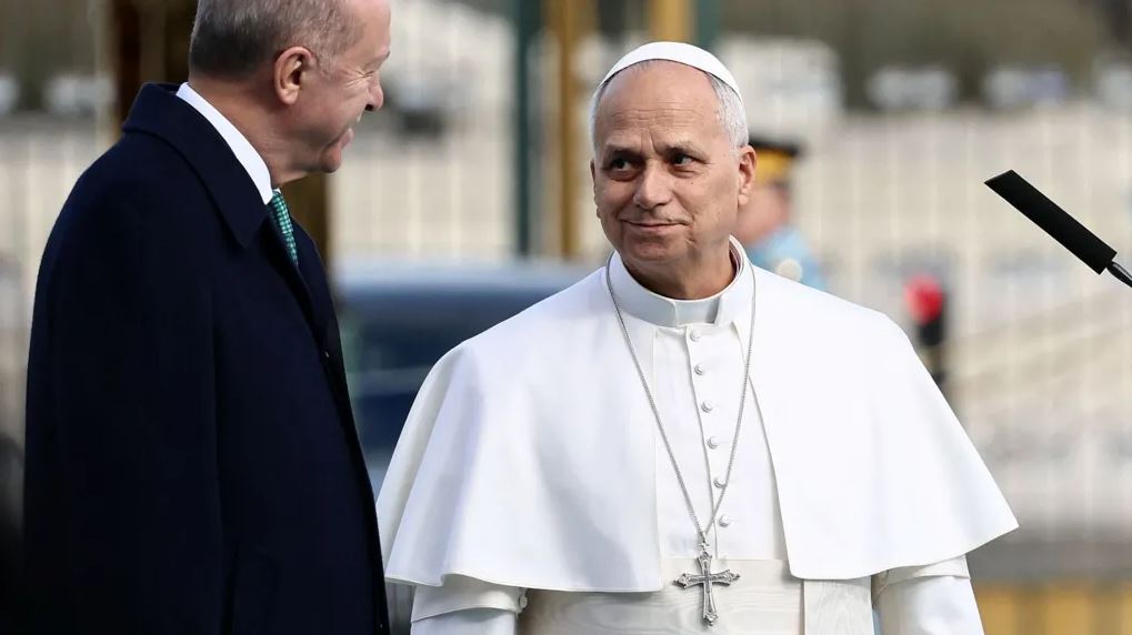 Πάπας Λέων Γ’: Έκκληση για ειρήνη στην παρθενική του επίσκεψη στη Μέση Ανατολή – «Οι συγκρούσεις απειλούν την ανθρωπότητα» – Οι δηλώσεις του για την Τουρκία 2 Πάπας Λέων Γ’: Έκκληση για ειρήνη στην παρθενική του επίσκεψη στη Μέση Ανατολή – «Οι συγκρούσεις απειλούν την ανθρωπότητα» – Οι δηλώσεις του για την Τουρκία