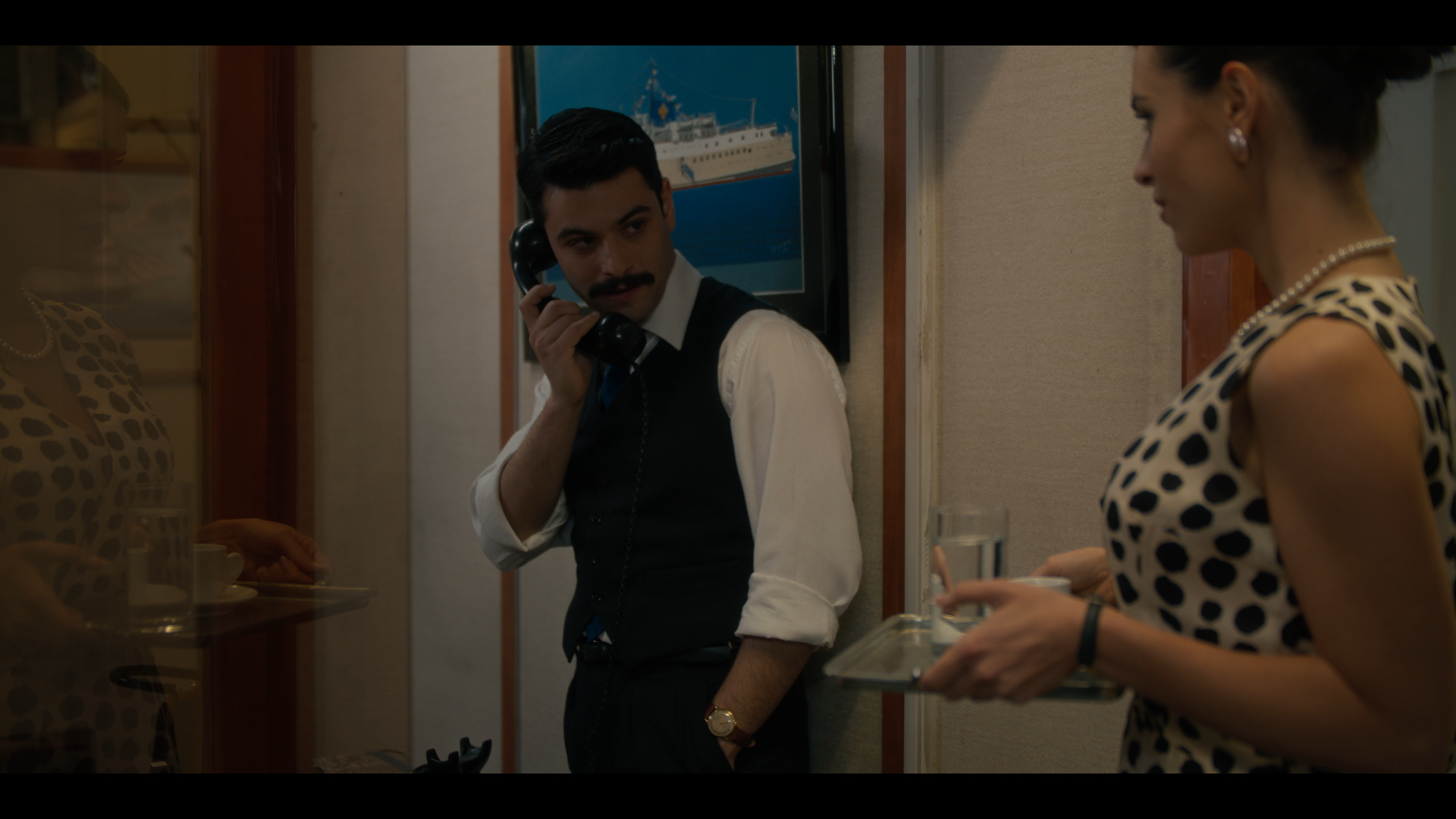 Porto Leone: Στη συνοικία με τα κόκκινα φανάρια – Ο Γρηγόρης ερωτεύεται την Αγγελική 2 Porto Leone: Στη συνοικία με τα κόκκινα φανάρια – Ο Γρηγόρης ερωτεύεται την Αγγελική