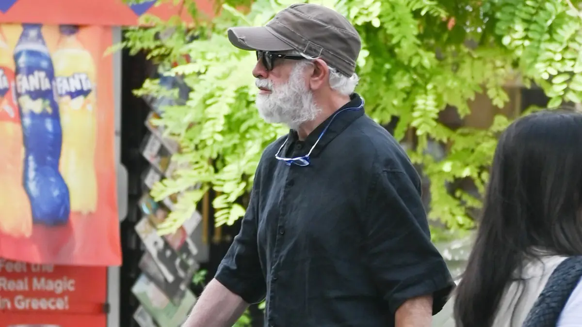 Ο Αιμίλιος Χειλάκης αντιδρά: «Στις επαναλήψεις δεν εμφανίζεται μόνο ο Πέτρος Φιλιππίδης, συμμετέχουν και άλλοι 50» 3 Πέτρος Φιλιππίδης