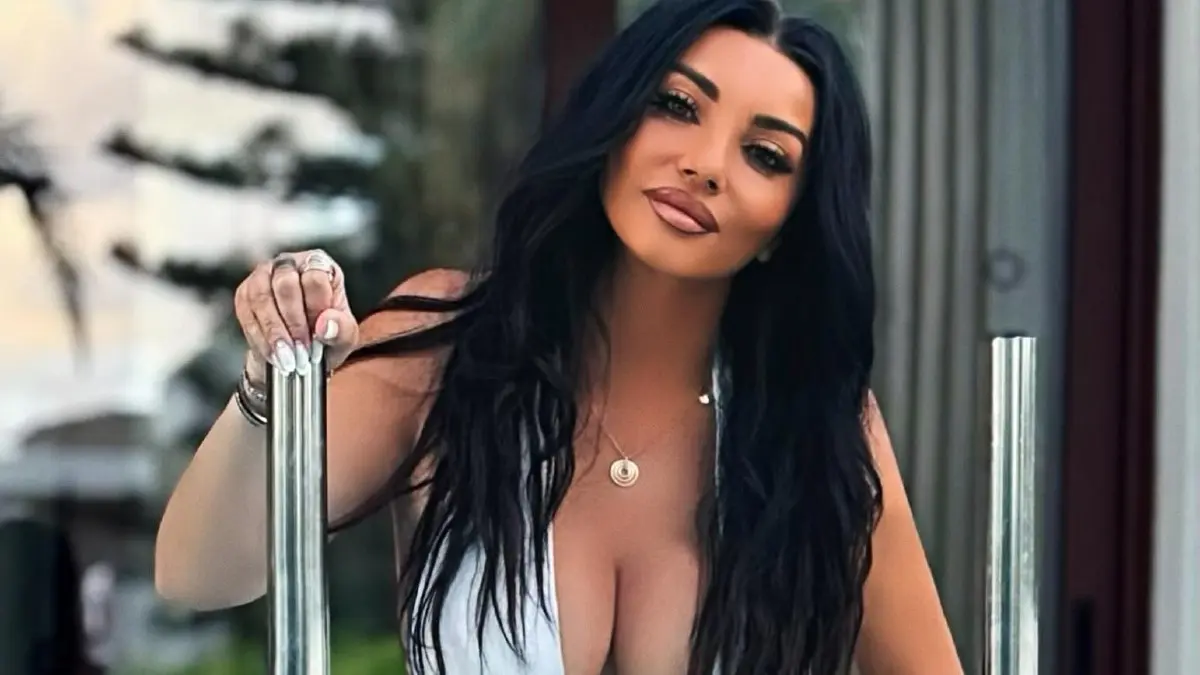 Πόπη Μαλλιωτάκη: «Φυσικά και επεξεργάζομαι τις φωτογραφίες μου, είναι δικές μου – Λυπηρές όσες με επικρίνουν» 2 Πόπη Μαλλιωτάκη