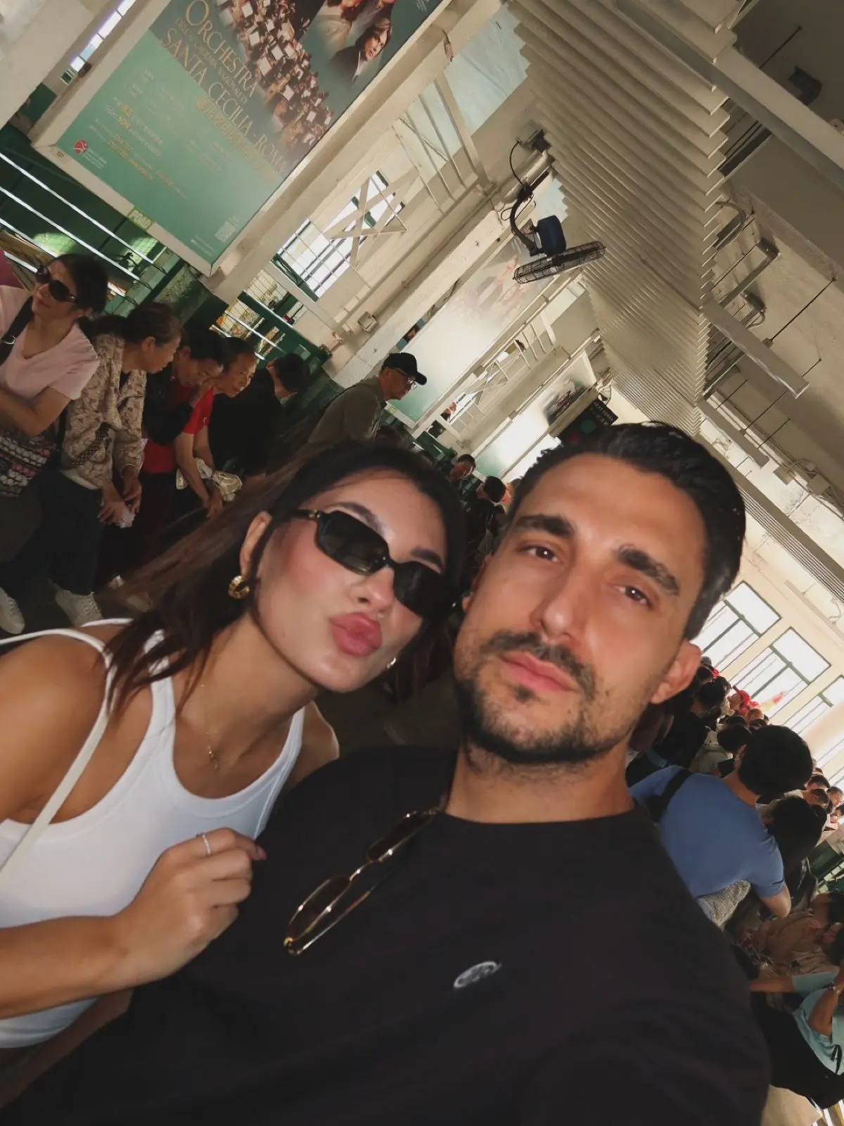 Σάκης Κατσούλης, Μαριαλένα Ρουμελιώτη Χονγκ Κονγκ