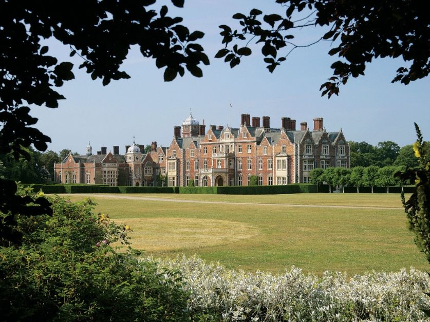 Άντριου: Στερήθηκε τους βασιλικούς τίτλους αλλά δικαιούται αποζημίωση άνω των 500 χιλιάδων λιρών – Ποιος ο κίνδυνος να την χάσει; 4 Άντριου: Στερήθηκε τους βασιλικούς τίτλους αλλά δικαιούται αποζημίωση άνω των 500 χιλιάδων λιρών – Ποιος ο κίνδυνος να την χάσει;