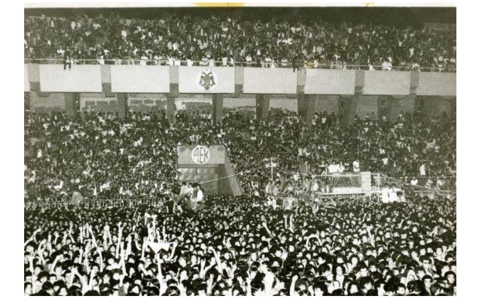 «Δε θέλω να χαθώ στη Νέα Φιλαδέλφεια»: Πώς η «Συναυλία των ΜΑΤ» παραλίγο να αφανίσει τη ροκ μουσική