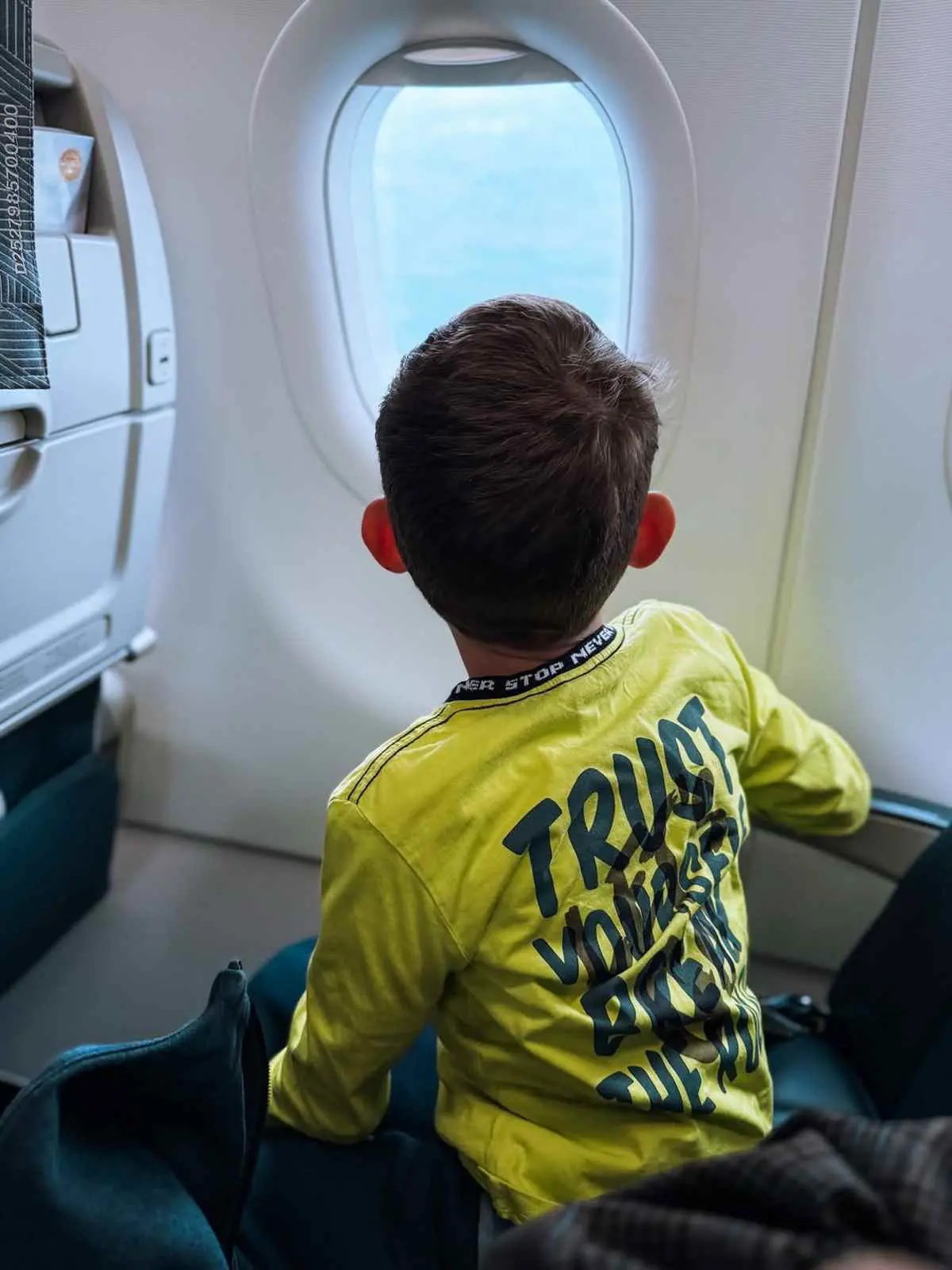 Οικονομάκου: Πρώτη φορά φωτογραφίζεται με τον Τσερέλα και τα παιδιά της – Στιγμιότυπα από το Μιλάνο 18 Η Αθηνά Οικονομάκου απαθανατίζει τον γιο της στο αεροπλάνο