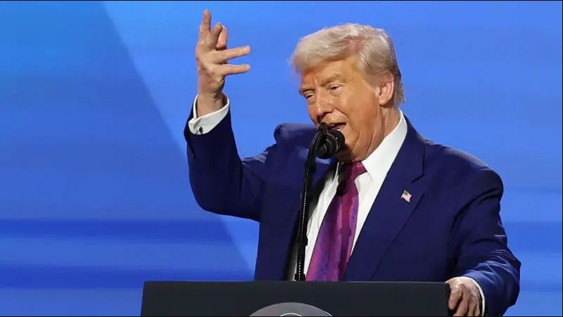 Τραμπ: Απειλεί το ABC News με αφαίρεση άδειας για «επιθετικές ερωτήσεις»