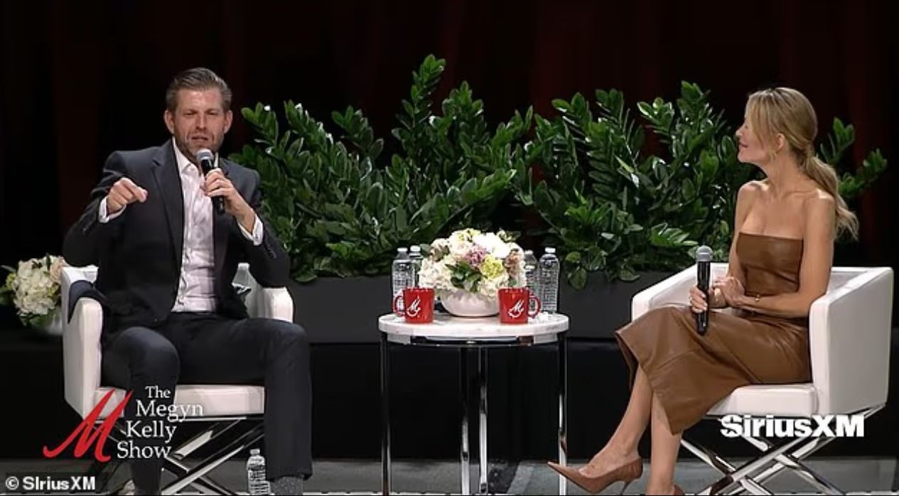 Αποκαλύφθηκε το μυστικό για τα λόγια του Μπάρον Τραμπ στον Τζο Μπάιντεν, στην ορκωμοσία του πατέρα του – Τι είπε ο μεγαλύτερος αδελφός του 2 Αποκαλύφθηκε το μυστικό για τα λόγια του Μπάρον Τραμπ στον Τζο Μπάιντεν, στην ορκωμοσία του πατέρα του – Τι είπε ο μεγαλύτερος αδελφός του