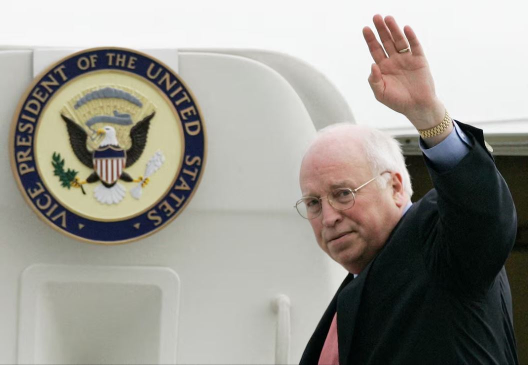 Ντικ Τσέινι: Ο Ρεπουμπλικανός «εγκέφαλος του πολέμου κατά της τρομοκρατίας» απέφυγε τη στράτευση, επέκρινε τον Τραμπ και στήριξε τον γάμο ομοφυλοφίλων