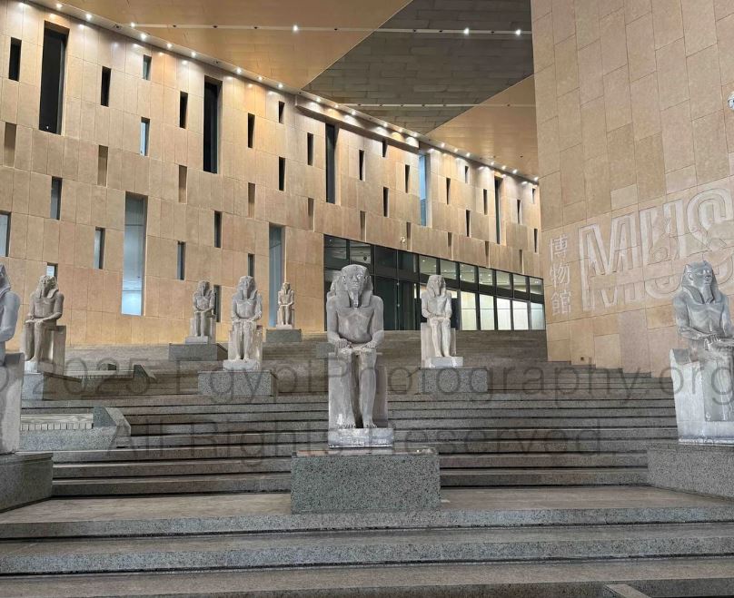 Με λαμπερή τελετή άνοιξε το Μεγάλο Αιγυπτιακό Μουσείο – Ο τάφος του Τουταγχαμών, η Στήλη της Ροζέττας και το αίτημα για επαναπατρισμό κλεμμένων θησαυρών