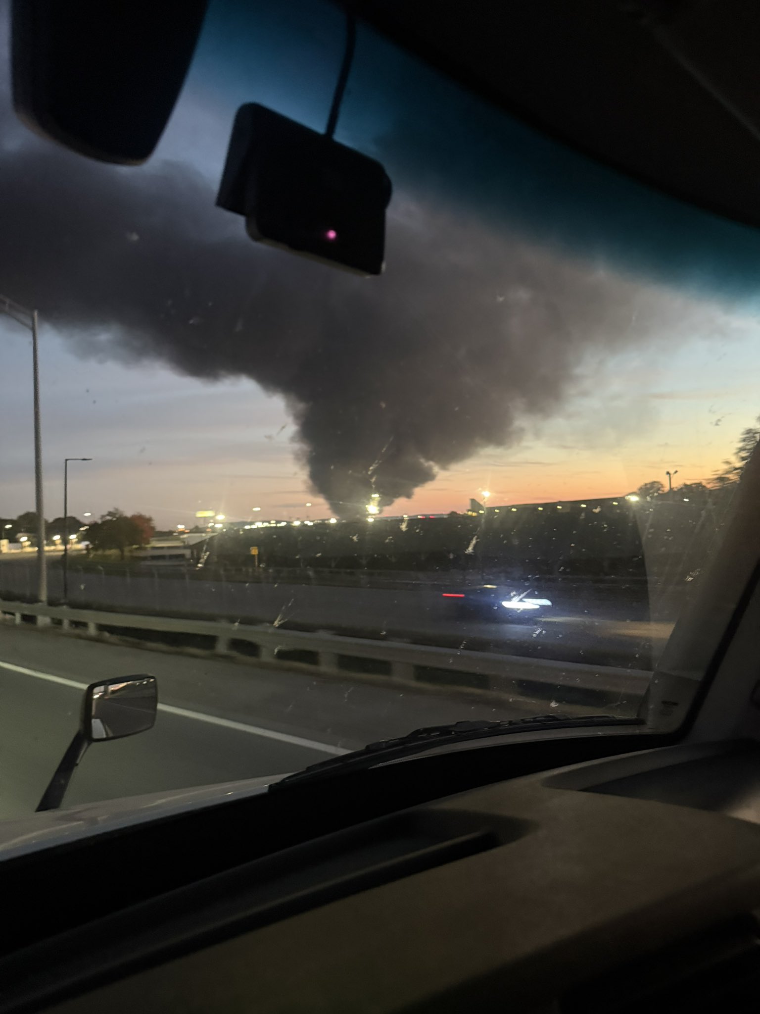 ΗΠΑ: Τουλάχιστον 9 νεκροί σε συντριβή φορτηγού αεροσκάφους κοντά στο αεροδρόμιο Λούιβιλ 4 ΗΠΑ: Τουλάχιστον 9 νεκροί σε συντριβή φορτηγού αεροσκάφους κοντά στο αεροδρόμιο Λούιβιλ