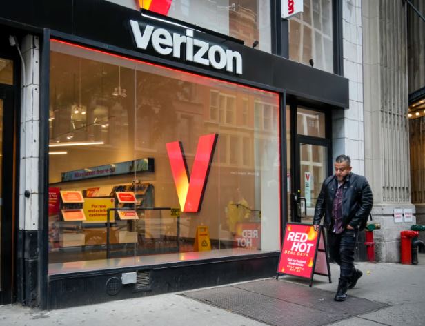 ΗΠΑ: Η Verizon περικόπτει πάνω από 13.000 θέσεις εργασίας – Το μήνυμα προς τους υπαλλήλους