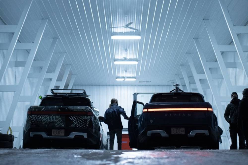 Volkswagen_Rivian (1)