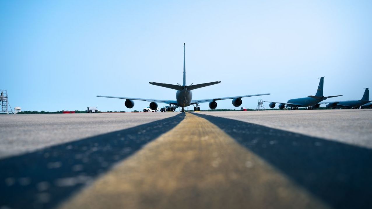 Συναγερμός στις ΗΠΑ: Ύποπτο δέμα με λευκή σκόνη εντοπίστηκε σε αεροπορική βάση κοντά στην Ουάσινγκτον – 7 άτομα στο νοσοκομείο 2 Συναγερμός στις ΗΠΑ: Ύποπτο δέμα με λευκή σκόνη εντοπίστηκε σε αεροπορική βάση κοντά στην Ουάσινγκτον – 7 άτομα στο νοσοκομείο