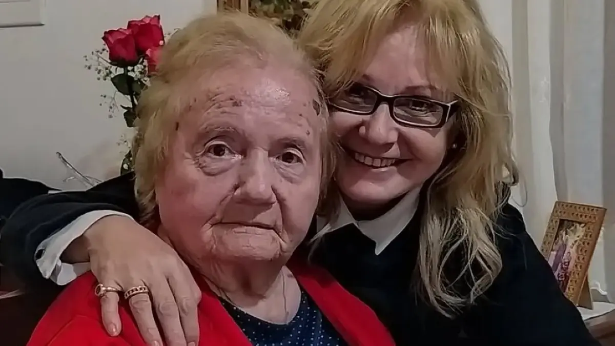 Σκορδά: Η συγκινητική αναφορά στη μητέρα της Νικολούλη: «Αγγελική, σε λατρεύουμε, δύναμη και κουράγιο» 2 Η Αγγελική Νικολούλη με τη μητέρα της