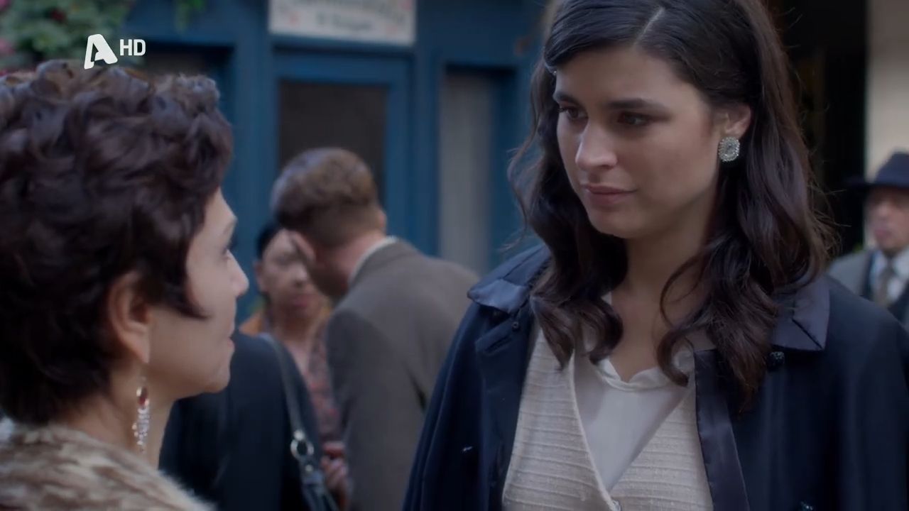 Άγιος έρωτας | Η Χλόη θεωρεί δίκαιη τη σύλληψη του Παύλου και η Θάλεια συμφωνεί