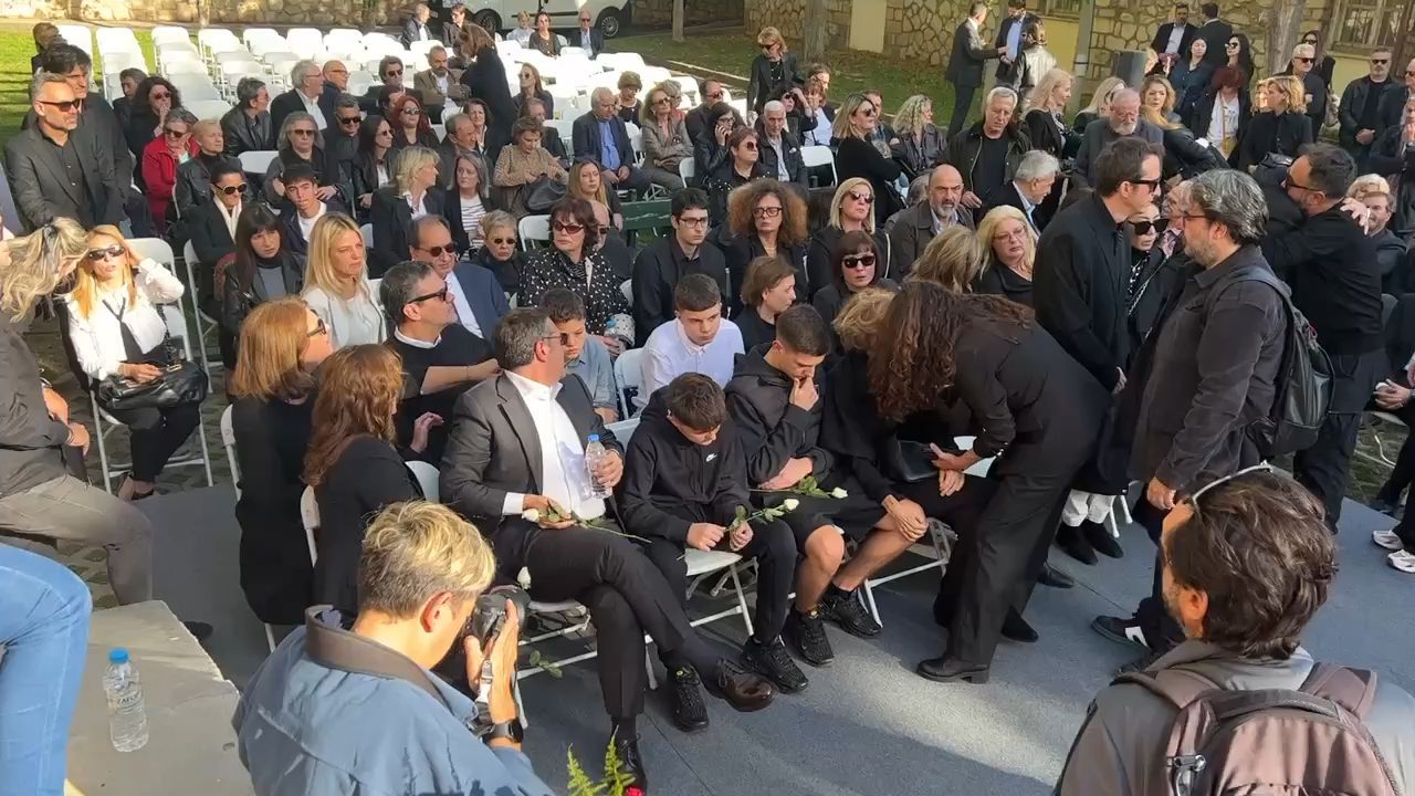 Αλέκος Φλαμπουράρης: Στελέχη του ΣΥΡΙΖΑ και των ΑΝΕΛ στην πολιτική κηδεία στο ΕΑΤ-ΕΣΑ