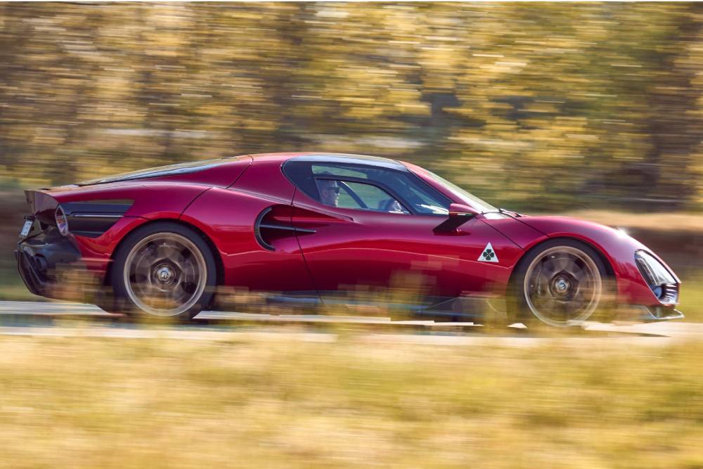 alfa romeo 33 stradale profile