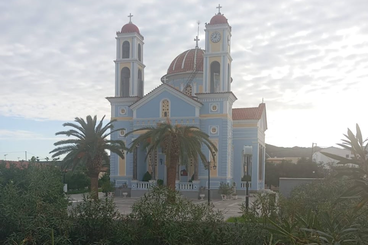 Σιωπηλός θρήνος και αγωνία στα Βορίζια – Ο Αλικιανός σε πολιορκία για την κηδεία της 56χρονης 2 Η εκκλησία του χωριού Αλικιανού