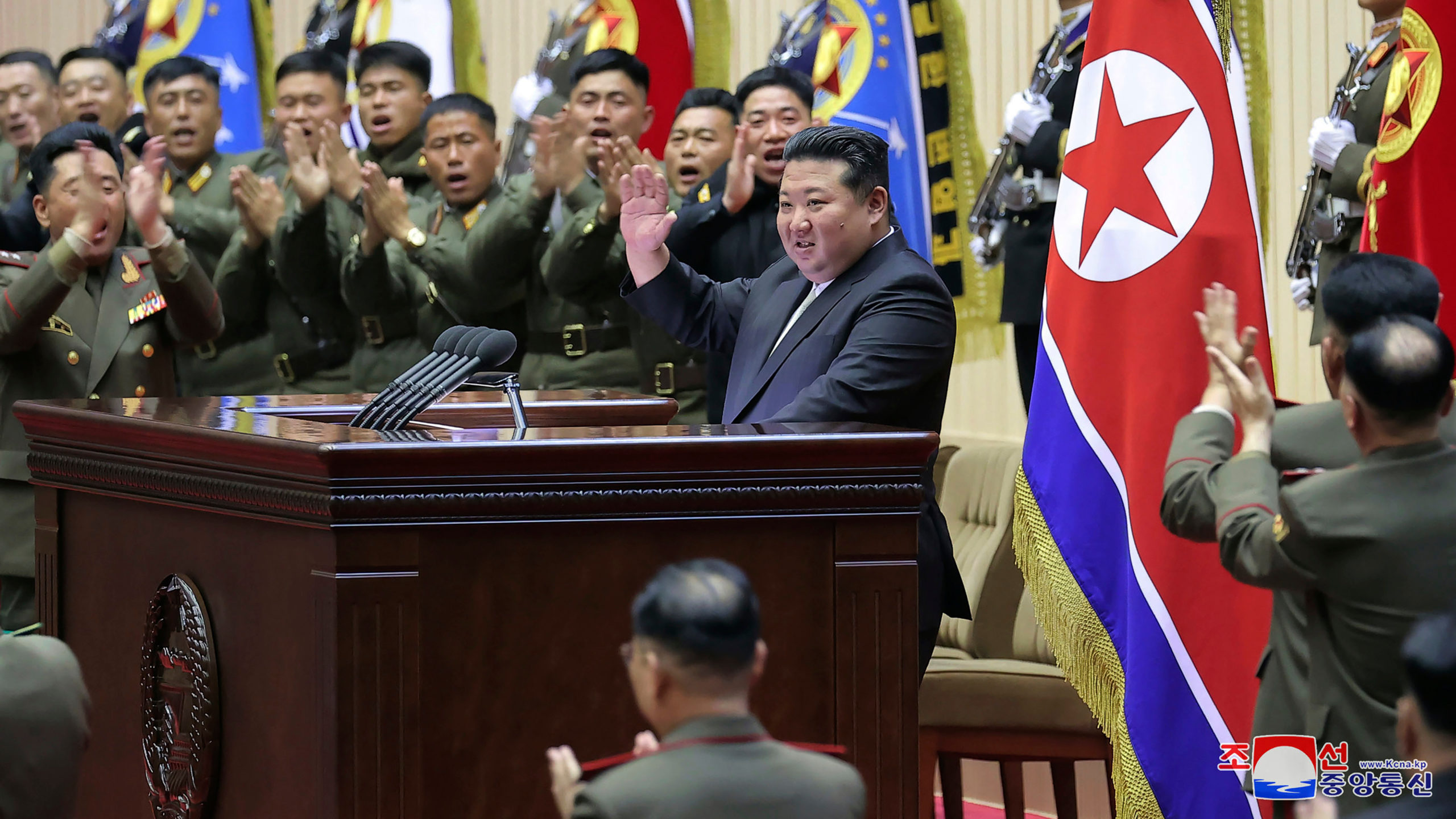 ap24323030357386-scaled