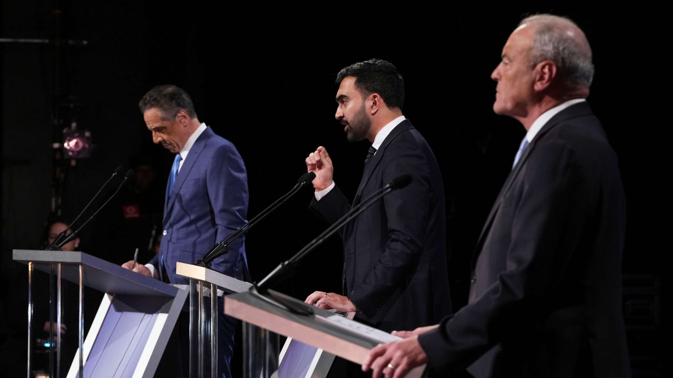 Νέα Υόρκη σε κρίσιμο σταυροδρόμι: Ασταθές πολιτικό τοπίο και σφιχτός αγώνας για τη δημαρχία πριν την κάλπη της 4ης Νοεμβρίου