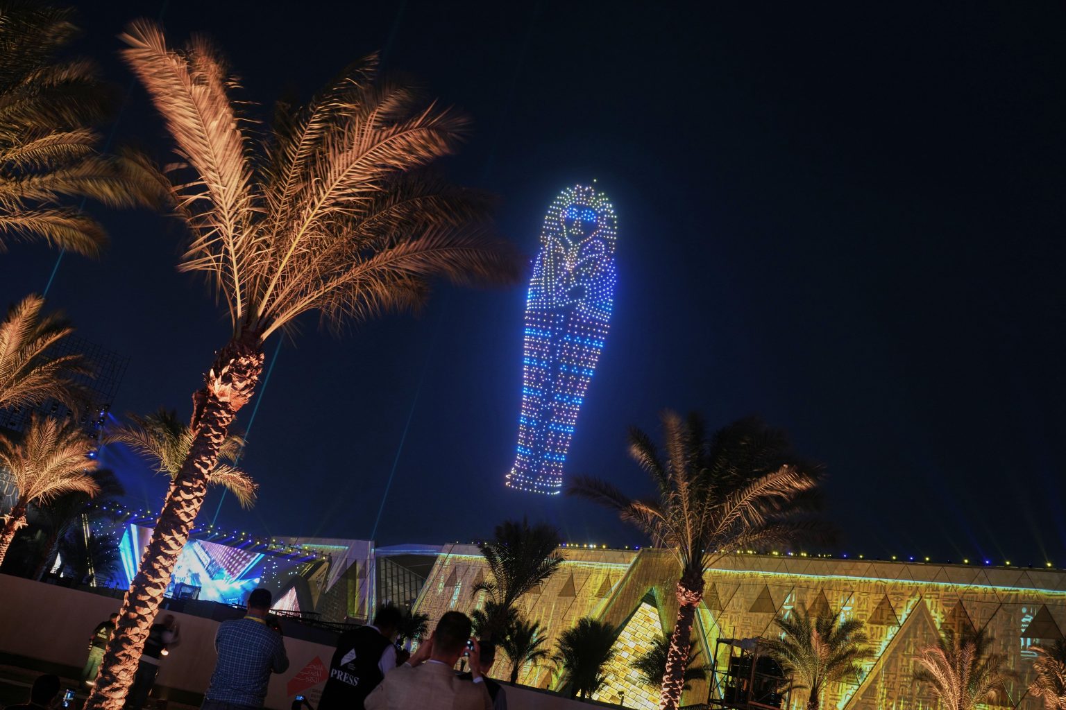 Με λαμπερή τελετή άνοιξε το Μεγάλο Αιγυπτιακό Μουσείο – Ο τάφος του Τουταγχαμών, η Στήλη της Ροζέττας και το αίτημα για επαναπατρισμό κλεμμένων θησαυρών 15 Με λαμπερή τελετή άνοιξε το Μεγάλο Αιγυπτιακό Μουσείο – Ο τάφος του Τουταγχαμών, η Στήλη της Ροζέττας και το αίτημα για επαναπατρισμό κλεμμένων θησαυρών