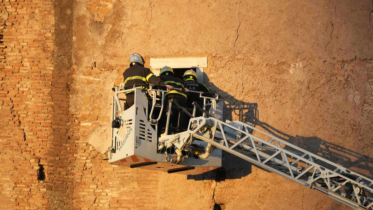 Ρώμη: Κατέληξε ο εργάτης που διασώθηκε ζωντανός από τα ερείπια του μεσαιωνικού πύργου