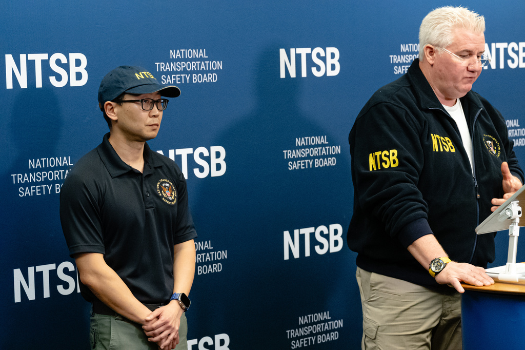 Αεροπορική τραγωδία στις ΗΠΑ: 12 νεκροί μετά από αποκόλληση κινητήρα πριν την απογείωση 2 Αεροπορική τραγωδία στις ΗΠΑ: 12 νεκροί μετά από αποκόλληση κινητήρα πριν την απογείωση