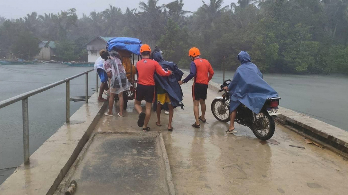 Ο υπερτυφώνας Φουνγκ-γουόνγκ σάρωσε τις Φιλιππίνες: Οι κάτοικοι μετρούν τις πληγές τους