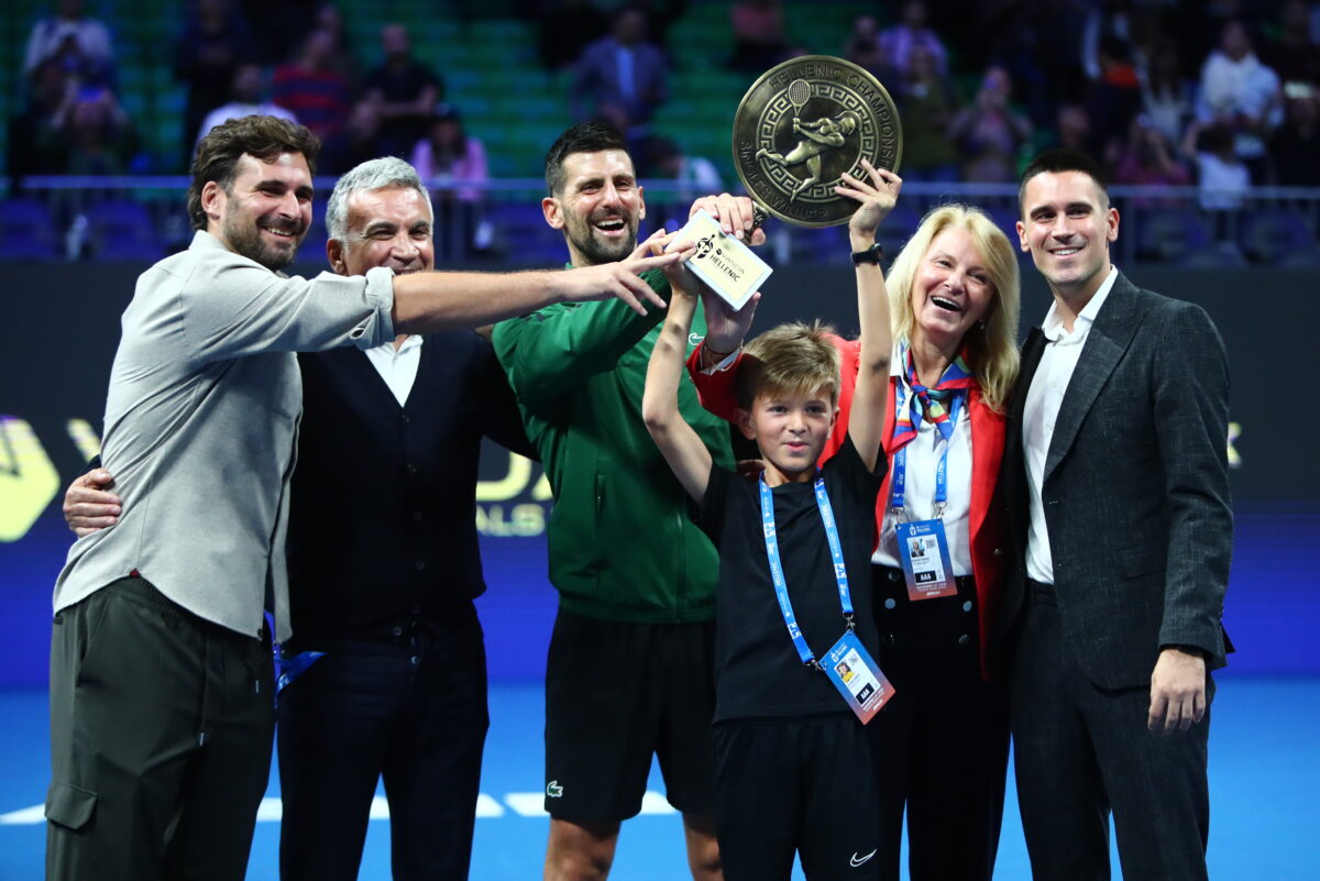 Νόβακ Τζόκοβιτς: Η βράβευση στο Hellenic Championship και η εικόνα με τον Στέφανο Τσιτσιπά 6 Νόβακ Τζόκοβιτς: Η βράβευση στο Hellenic Championship και η εικόνα με τον Στέφανο Τσιτσιπά