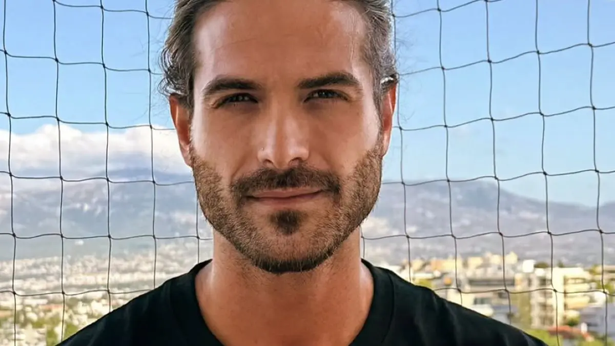 Άρης Μουγκοπέτρος: Αποκάλυψε το βιβλίο του – «Στα 13-33 άρχισε η ζωή μου και στα 33 ολοκληρώθηκε» 3 Ο Άρης Μουγκοπέτρος στο Instagram