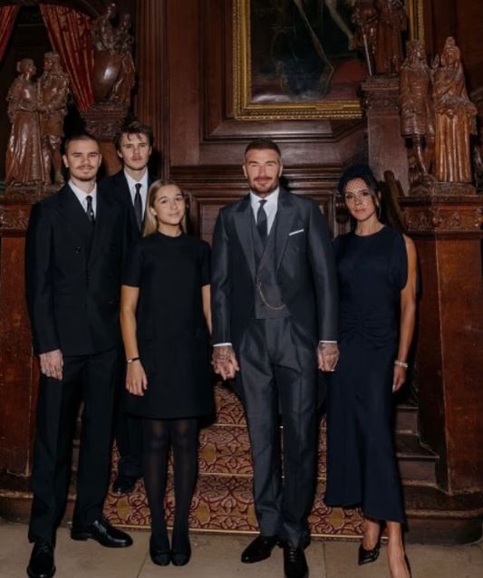 Μπέκαμ: Ο βασιλιάς Κάρολος τον αναγόρευσε ιππότη – «Όχι κι άσχημα για το παιδί από το Ανατολικό Λονδίνο»