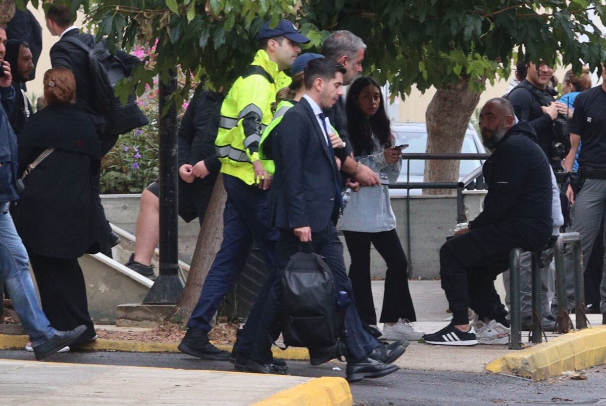 Γνωστοί Έλληνες που συνελήφθησαν: Από τη Ματσούκα και τον Μπισμπίκη μέχρι τον Μάστορα 8 Δίκη στο Αυτόφωρο του ηθοποιού Βασίλη Μπισμπίκη