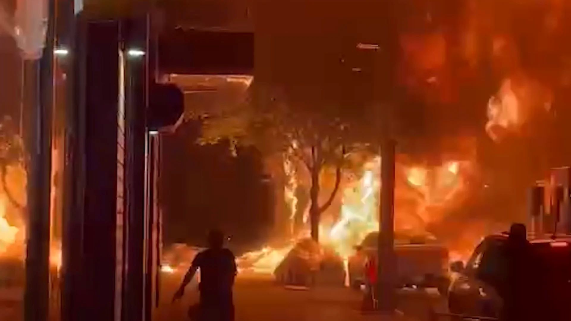 Φόβος στο Μπρονξ: Όχημα εξερράγη και παραδόθηκε στις φλόγες – 7 πυροσβέστες τραυματίες