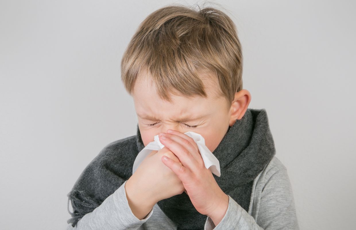 Ιώσεις: Ο καιρός ενισχύει την εξάπλωσή τους – Οι ειδικοί προειδοποιούν για επιδείνωση της κατάστασης