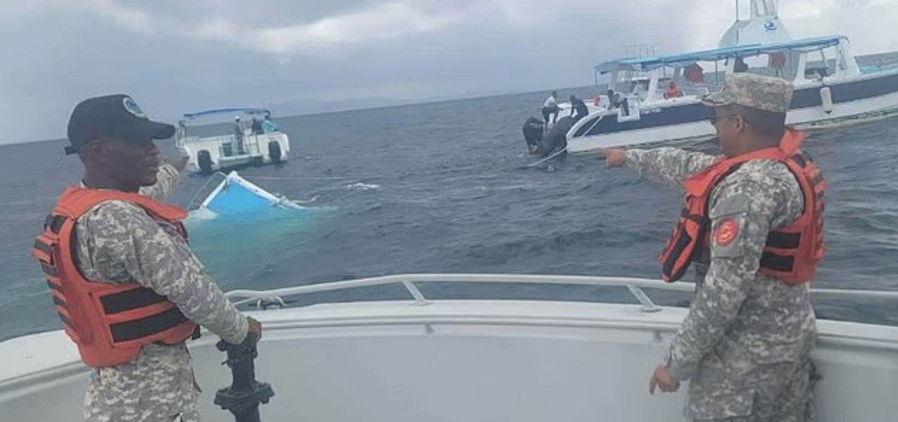 Πανικός στη θάλασσα: Καταμαράν με 55 επιβάτες βυθίστηκε – Βίντεο από τις διασώσεις 5 Πανικός στη θάλασσα: Καταμαράν με 55 επιβάτες βυθίστηκε – Βίντεο από τις διασώσεις