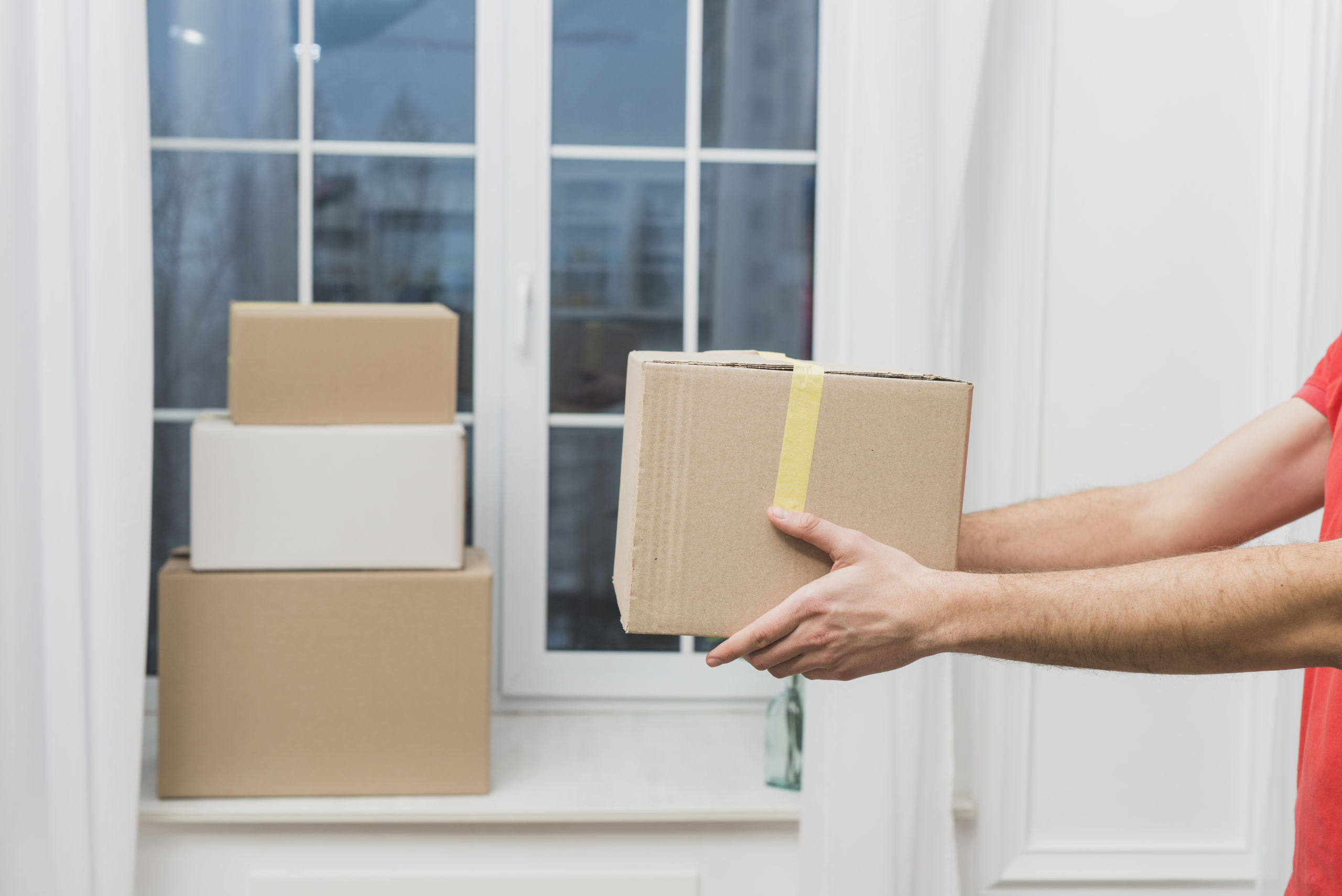 crop-hands-with-parcels-scaled