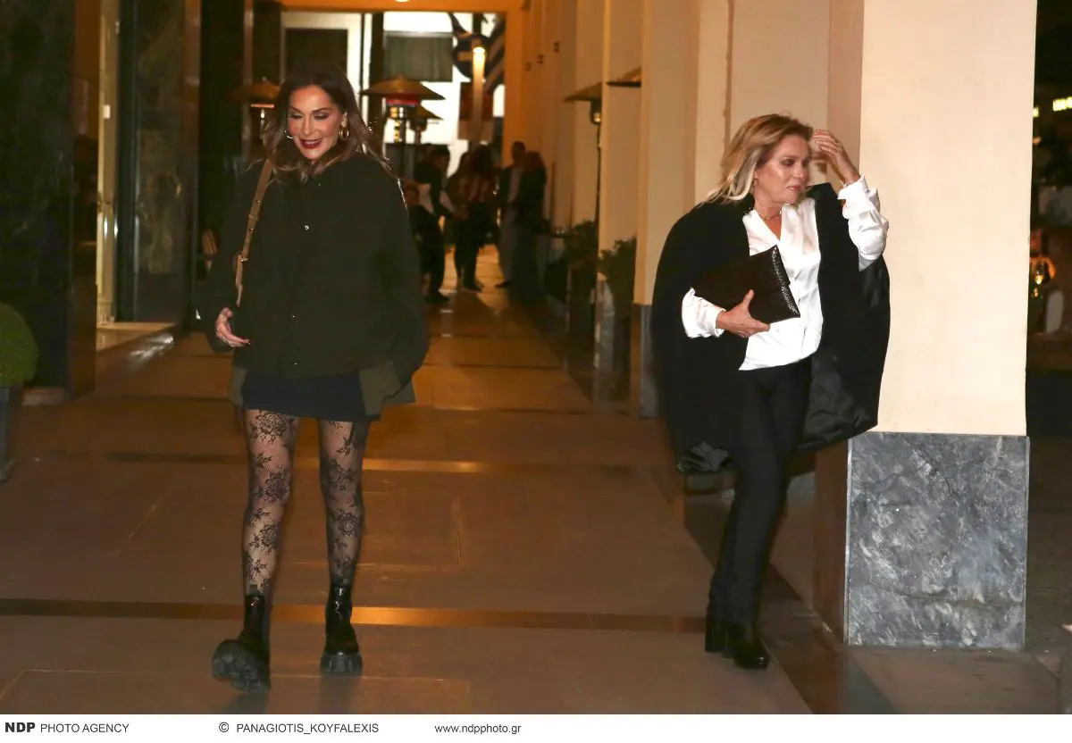 Δέσποινα Βανδή: Νυχτερινή βόλτα στο κέντρο της Αθήνας με τη Μαρία Καβογιάννη (Φωτογραφίες) 7 Η Δέσποινα Βανδή και η Μαρία Καβογιάννη