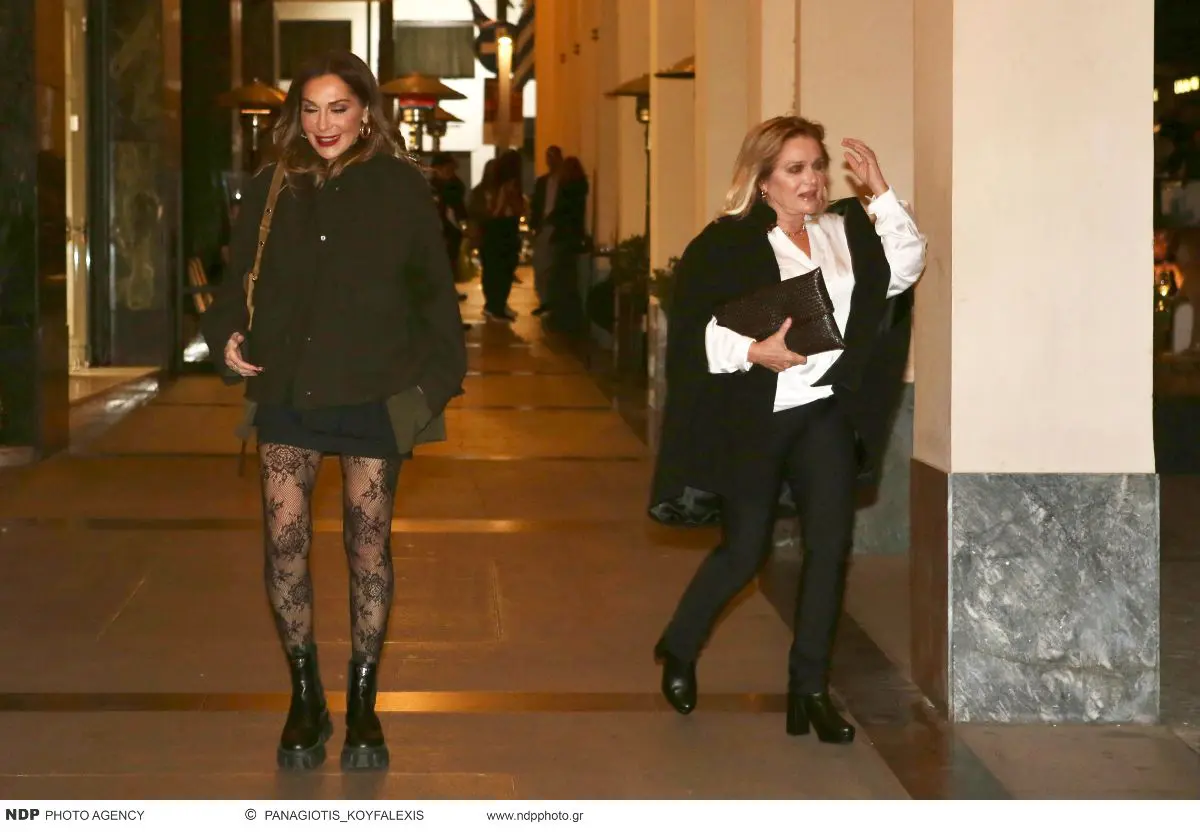 Δέσποινα Βανδή: Νυχτερινή βόλτα στο κέντρο της Αθήνας με τη Μαρία Καβογιάννη (Φωτογραφίες) 8 Η Δέσποινα Βανδή και η Μαρία Καβογιάννη